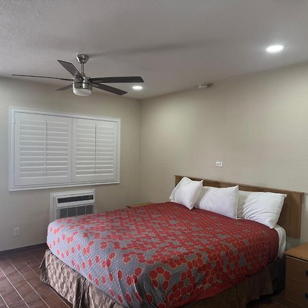 Townhouse Inn And Suites Brawley Экстерьер фото