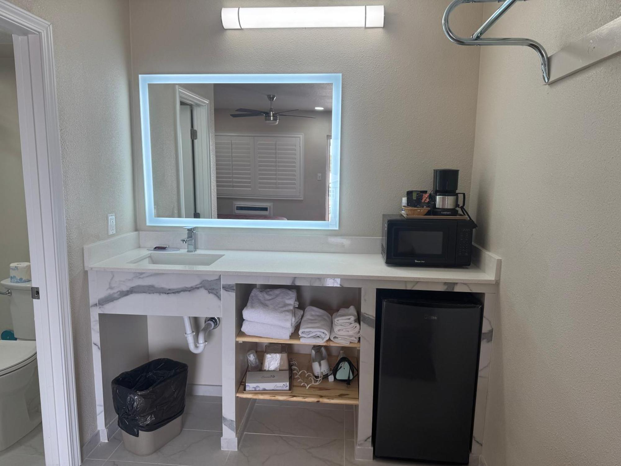 Townhouse Inn And Suites Brawley Экстерьер фото