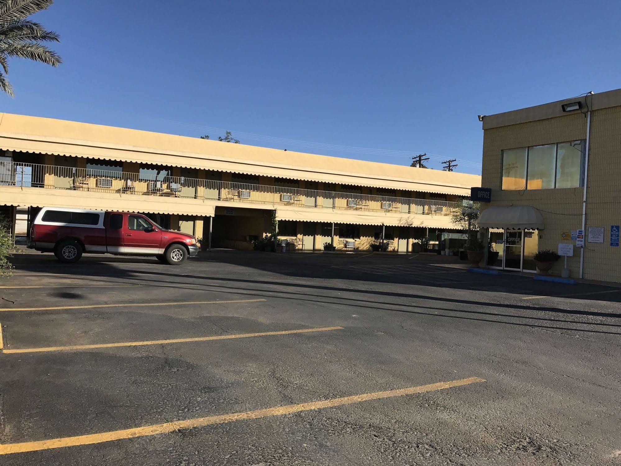 Townhouse Inn And Suites Brawley Экстерьер фото