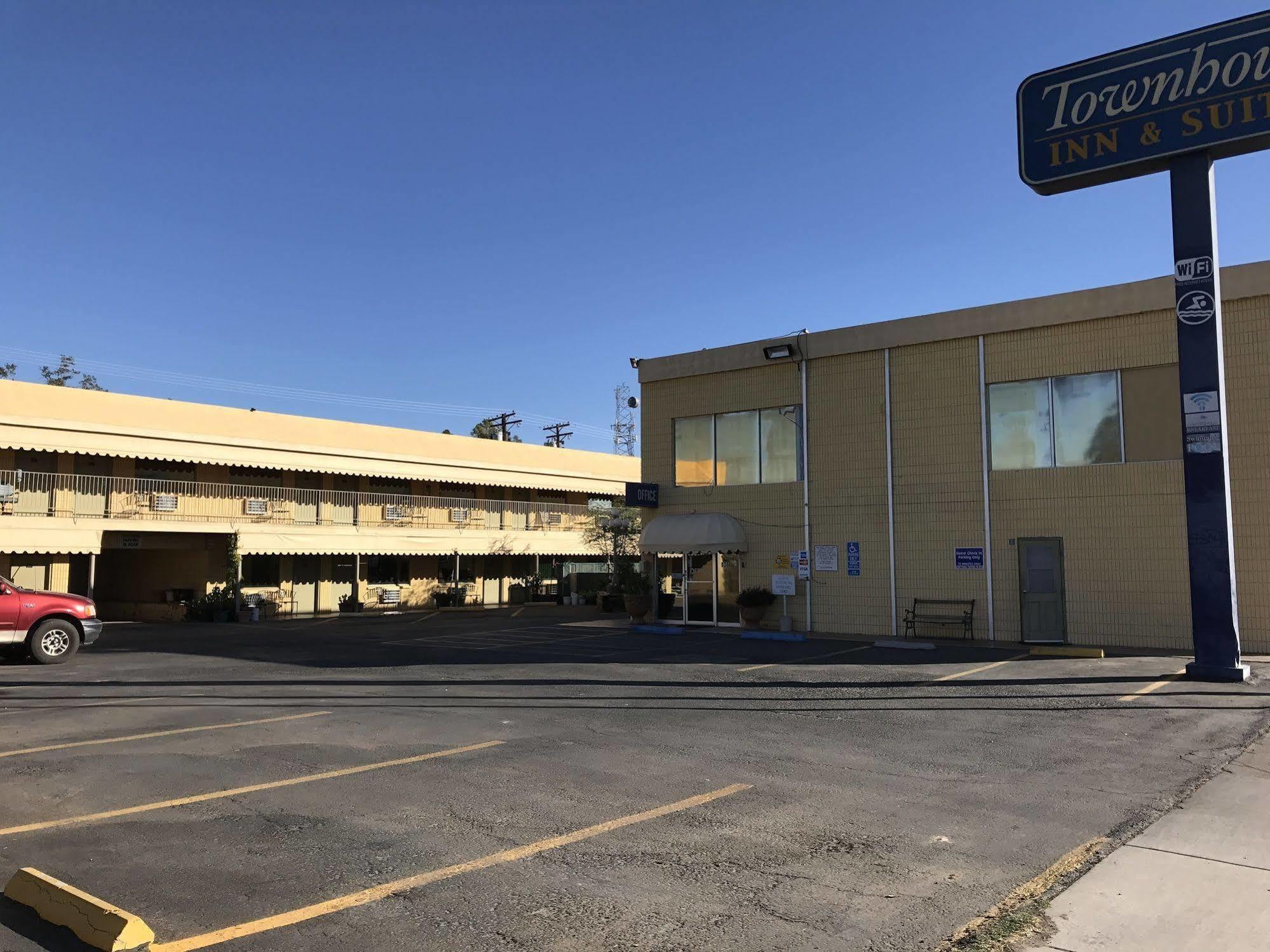 Townhouse Inn And Suites Brawley Экстерьер фото