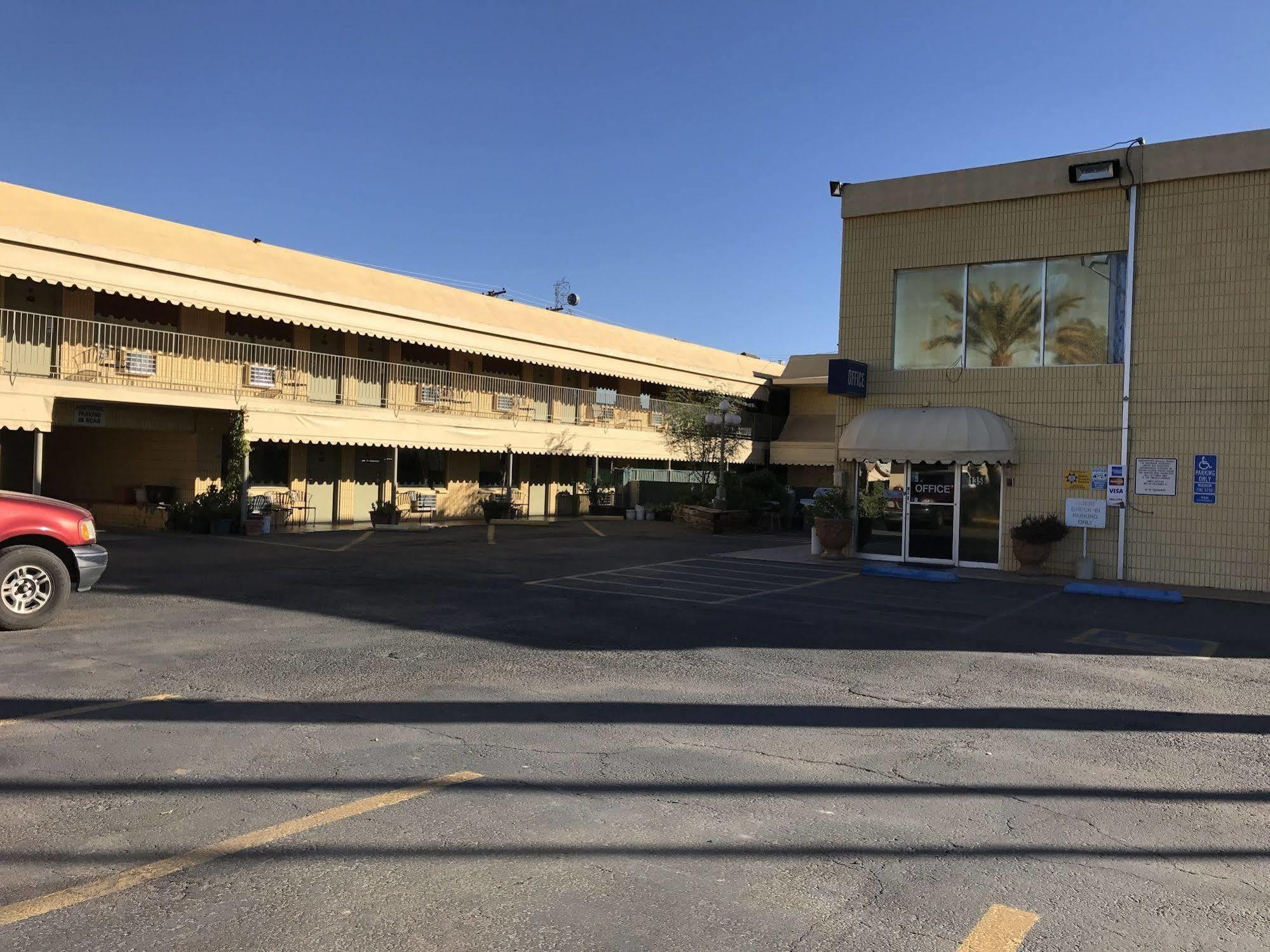 Townhouse Inn And Suites Brawley Экстерьер фото
