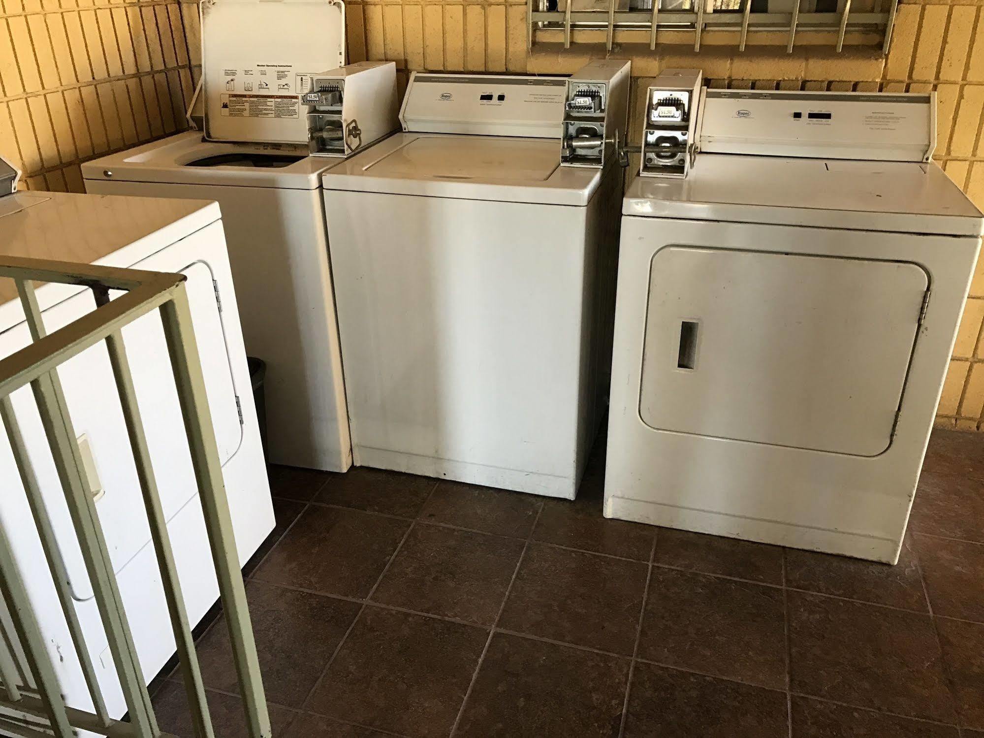Townhouse Inn And Suites Brawley Экстерьер фото