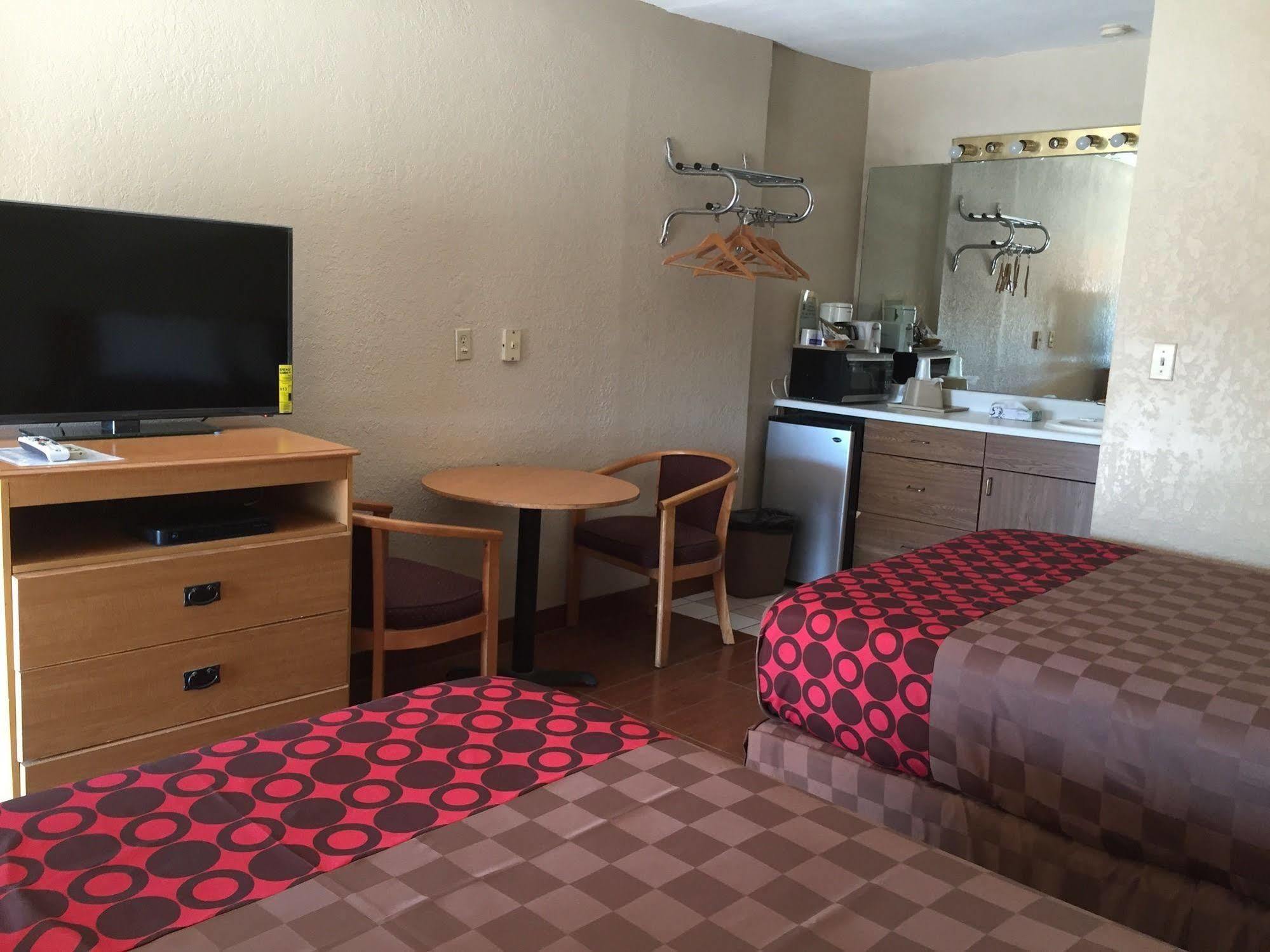 Townhouse Inn And Suites Brawley Экстерьер фото