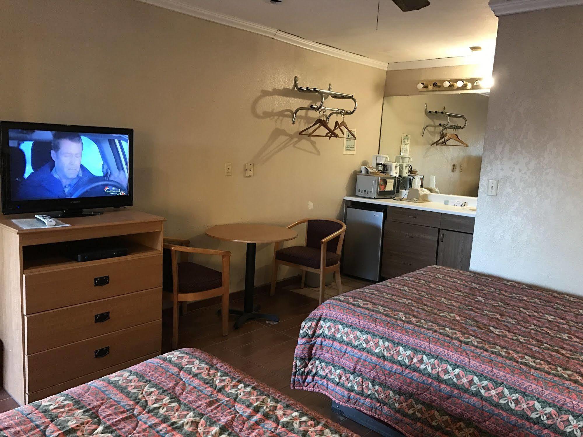 Townhouse Inn And Suites Brawley Экстерьер фото